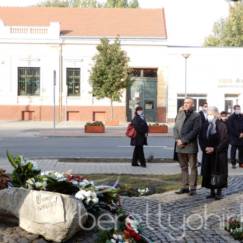Az '56-os forradalomra emlékeztünk 42